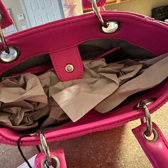 MADDEN GIRL Fuchsia Pink puffer tote - Picture 3 of 4